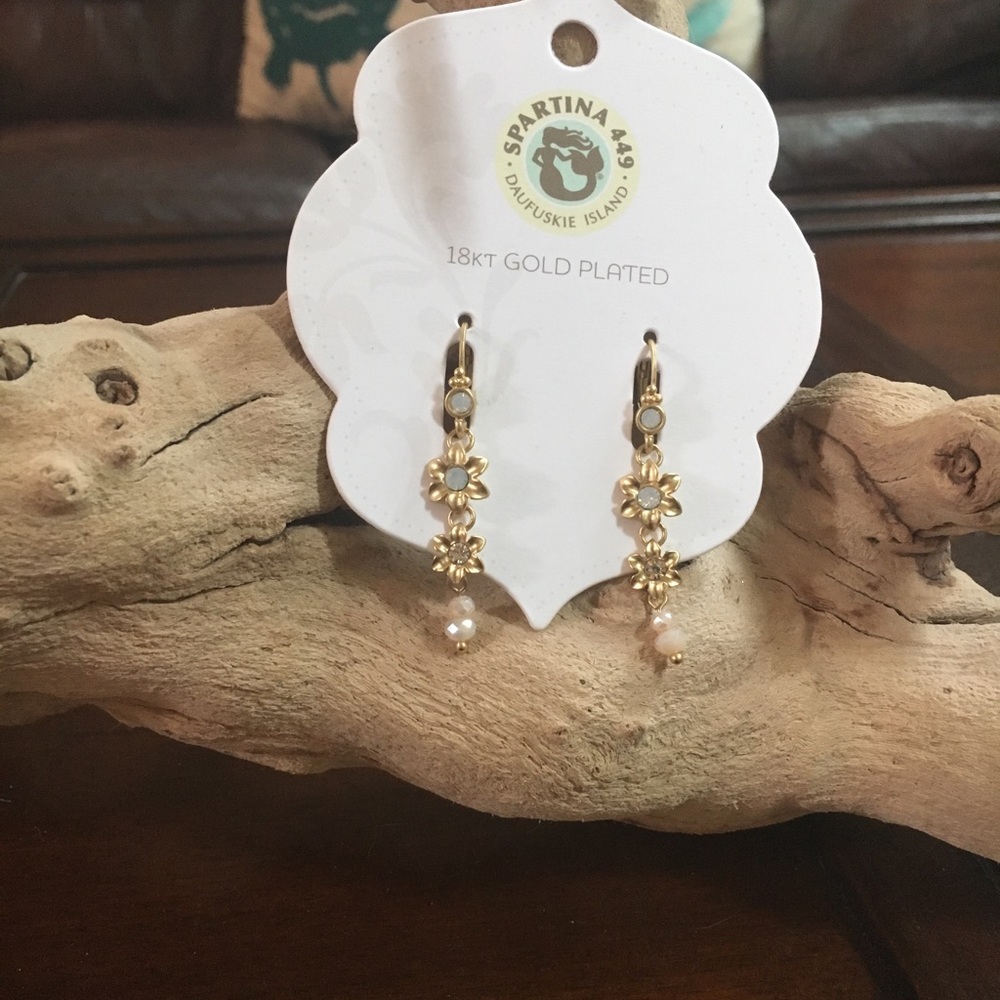 💍✨Spartina 18 kt Gold Earrings, White Opal 🌟